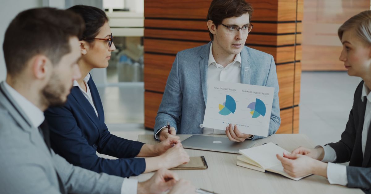 Pipedrive vs Salesforce 2026: CRM turunduse ja veebilehega Eesti müügi jaoks